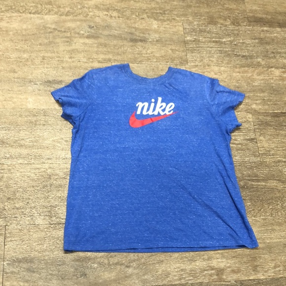 ⬇️⭐️ Nike Graphic Short Sleeve Tee Shirt - UNISEX - Picture 3 of 7